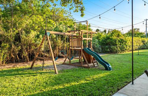 Surf Drive - Ultimate Beach Getaway for Families - Photo 56