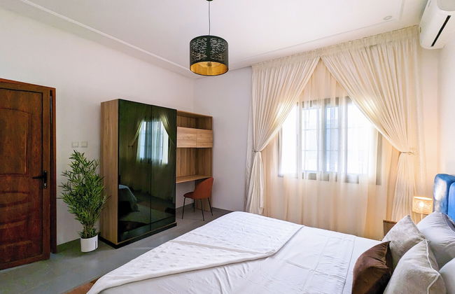 Lighthouse Signature Suites - Photo 46