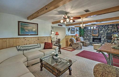 Secluded Edgemont Getaway with Huge Outdoor Deck! - Foto 7