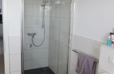 Neubau-Ferienwohnung mit Panorama-Seeblick - Foto 11