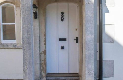 Curzon House - Photo 1