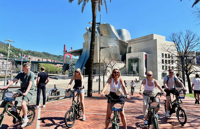 Bilbao Highlights Tour in E-Bike di 3 ore: tour per piccoli gruppi o privato - Foto 1