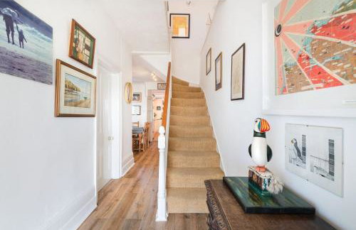 Beautiful family house with amazing sea views - Photo 11