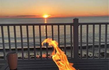 Bay Bliss - Private Beachfront Home with 180° Views & Hot Tub! - Foto 5