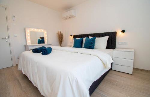 Villa Mina with a private pool in Pula - Photo 19