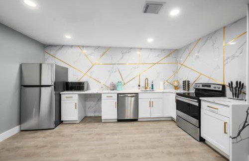 Hip & Quirky Montrose Flat with Pool Access & Parking - Foto 11