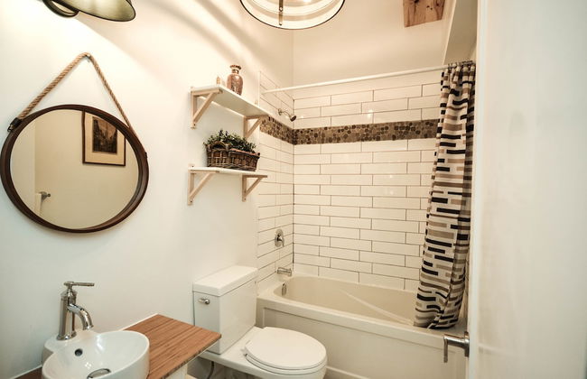 M. Hooper Downtown Luxury - Photo 50