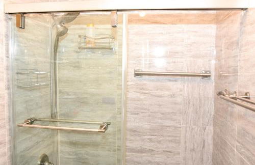 Handsome Home Renovated - close to Metro - Foto 27