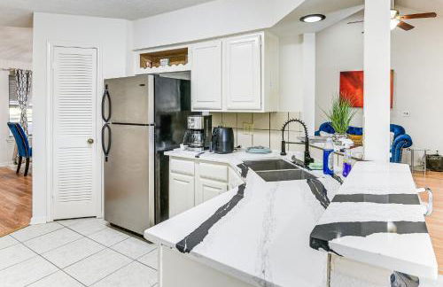 Extended Stay in Sugar Land! Family Home with Yard - Foto 10