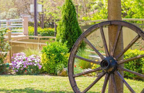 Annis House - Photo 1