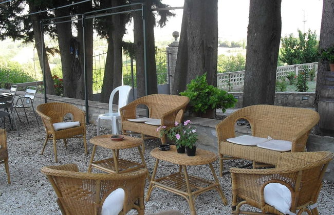 Beautiful Farmhouse with Hot Tub in Umbria - Photo 31