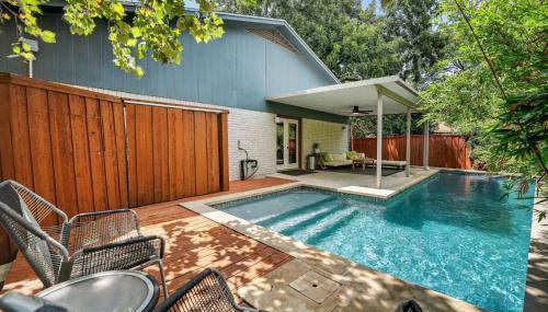 Stylish 3BR Home + Private Pool - Foto 1, sunbed