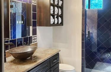 Stunning Spanish-Style Retreat with Pool Sleeps 28 - Foto 15