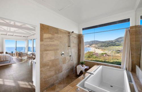 Distinguished Oceanfront Point Estate with Iconic Beach Mountain Vistas - Foto 65
