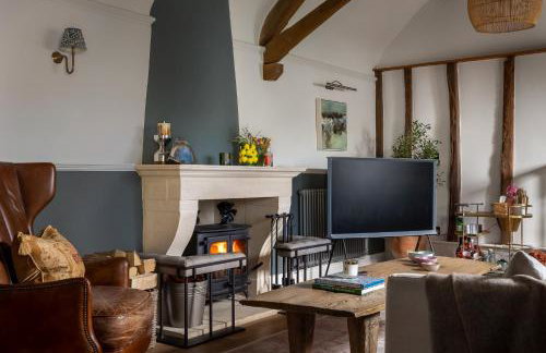 Luxury Boutique Barn Hideaway Near Bourton with Hot Tub - Foto 10