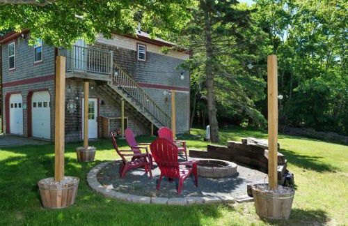 2 BR Home w/ Pondside View Backyard [Maine Escape] - Foto 3