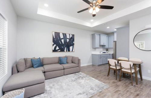 La Querencia on Zinnia w Fast Wifi & Workspace - Photo 5