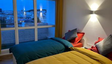 PARIS PANTIN Magnifique Appartement 4 pièces de 108m2 avec 2 PARKING intérieur - très cosy pour 1 à 12 personnes - Entièrement refait à neuf ENTIRE APARTMENT LUXURIOUS AND WARM - PANTIN PARIS 19 ème FREE WIFI GRATUIT - Foto 3