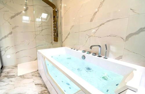 Suite Balnéo hydromassage et rétroprojecteur - Foto 26