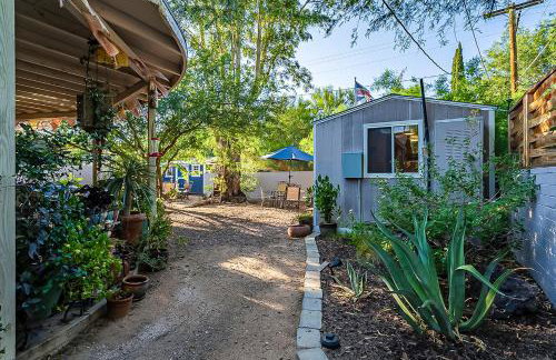 Cute Peaceful Tiny House Getaway w Backyard - Foto 11