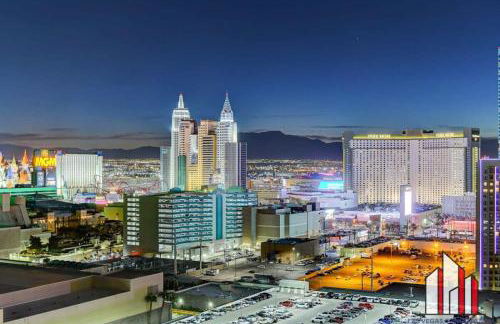 MGM Signature-32-607 F1 Track & Strip View Balcony - Foto 56