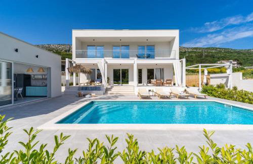 Villa Zen with 4 bedrooms, private 32 sqm pool, summer kitchen, 7 km from the beach - Photo 1