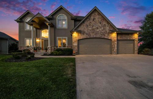 Stunning 5BR Villa Large Hot Tub & Scenic Yard - Foto 73