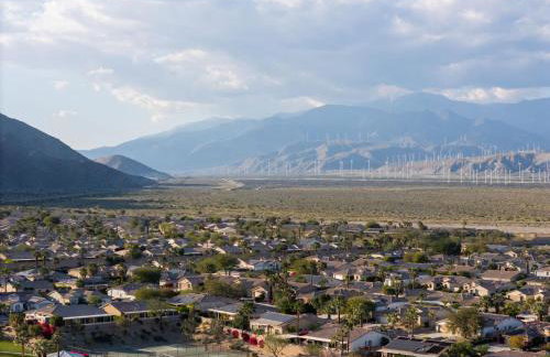 Desert Glow Getaway - Pool - Lounging - Backyard Games - Foto 56