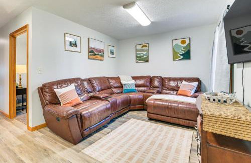 2 Living Areas! Cedar Home 11 Mi to Mt Holiday Ski - Foto 9