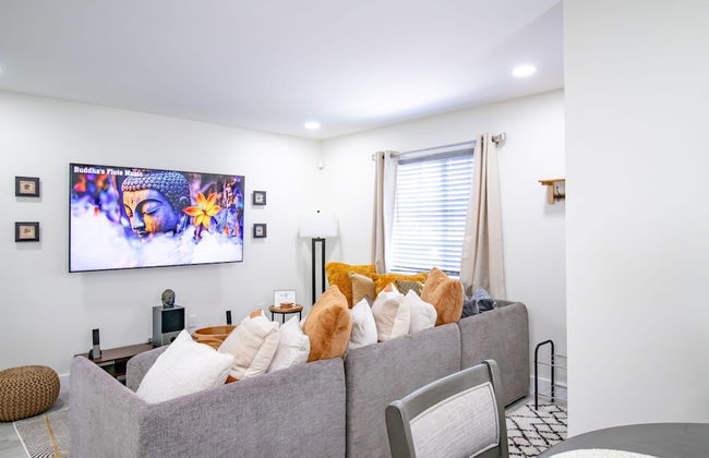 Good Vibes Oasis- Cozy Townhome With Parking - Photo 9