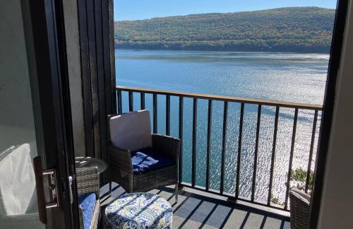 Lakeside Condo with plenty of amenities close to Bristol Mountain - permit - 2024-0018 - Foto 8