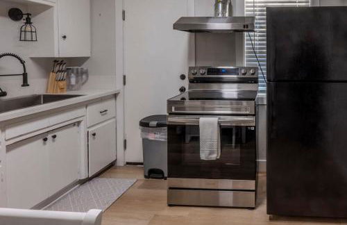 Relaxing Cozy Back House with Backyard - Foto 41