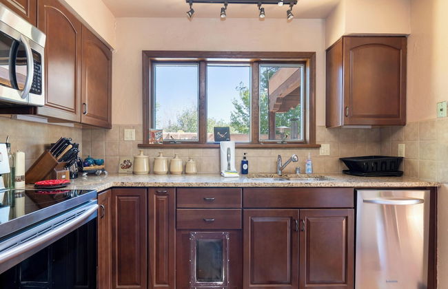 Rexie's Place - Photo 1