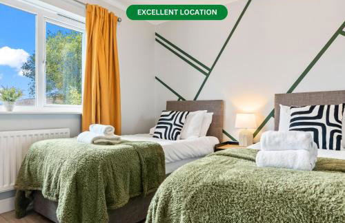 Charming House - Walking distance to Town Centre - Free Parking, Self-Check-In, Fast WiFi and Smart TV by Yoko Property - Photo 1