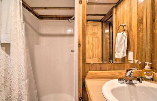 Welcoming Home Unit 6, On-Site River Access! - Foto 14