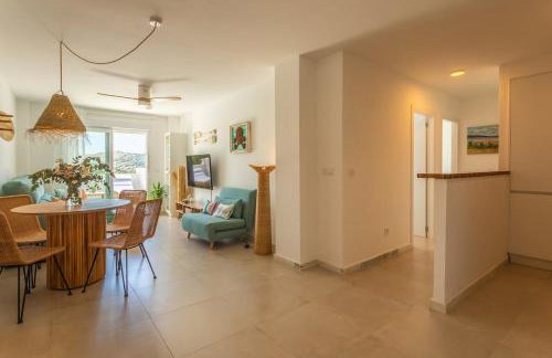 Apartamento con terraza, piscina y parking - Foto 16