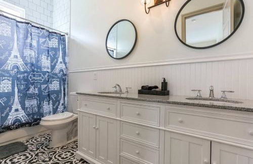 Chic 3BR NOLA Retreat, Streetcar Access, Ideal for Families & Friends - Foto 5