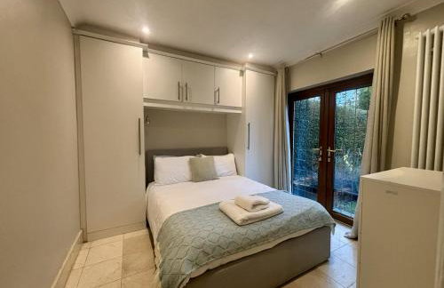 Private Five Bedroom Bungalow in Chertsey - Foto 18