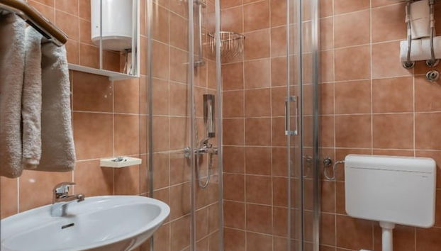 Matija - 120m to the Beach - R5 - Foto 3, Baño