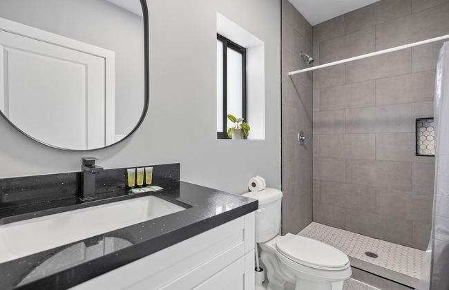 Charming Studio 5 Minutes From Wynwood - Photo 36