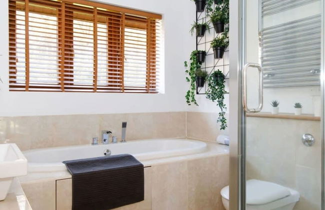 Serene Riverside 6BR Luxury Retreat in Curdridge - Photo 24