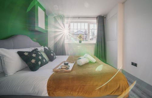 Spacious 6 Bedroom House l Near Airport l Sleeps 12 l Book With Confidence with The Cosy Corner Nationwide - Foto 8