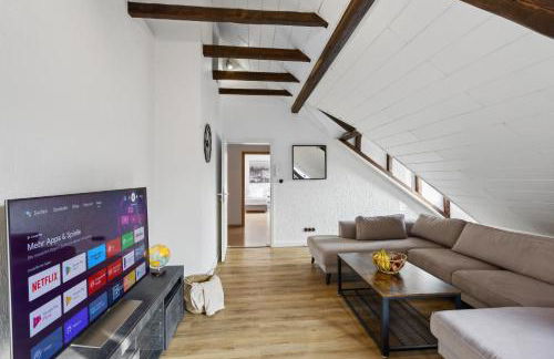 Stylish & Relaxing Penthouse ~ Workspace ~ Parking - Foto 39