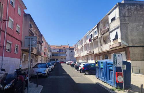 Lisbon traditional T2 with balcony in Damaia, Lisbon - Foto 35