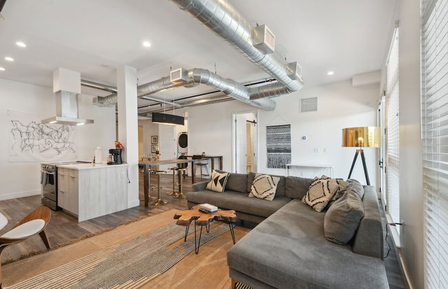 Cowboy Muse | RiNo Art Lofts - Foto 1