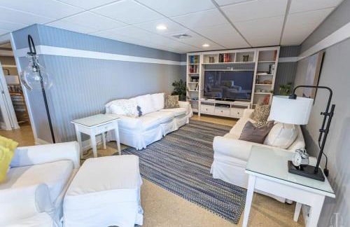 Beautiful Home 30 Feet from the Sand at Spofford Lake! - Foto 34