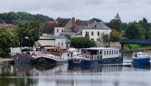 Grand Gîte à Briare - Animaux et Parking Privé - FR-1-590-541 - Photo 2