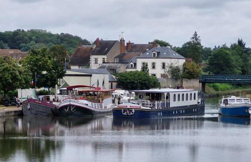 Grand Gîte à Briare - Animaux et Parking Privé - FR-1-590-541 - Photo 2