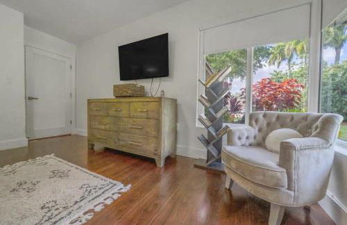 Boho House - Stylist Home with Parking and large Yard - Foto 13