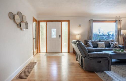 Burien's 3-BR Middle Unit Retreat with Deck BBQ - Foto 7